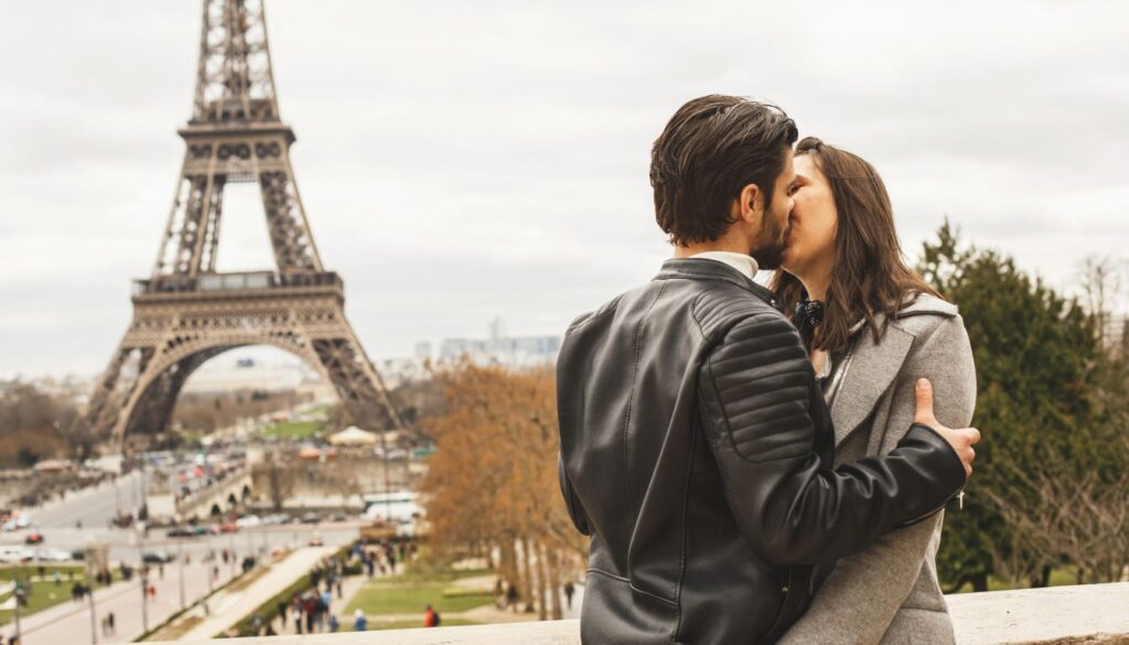 Światowe gwiazdy opowiadają o pocałunkach na planie