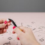 Jak łączyć szkło, metal i kamienie w projektach biżuterii handmade